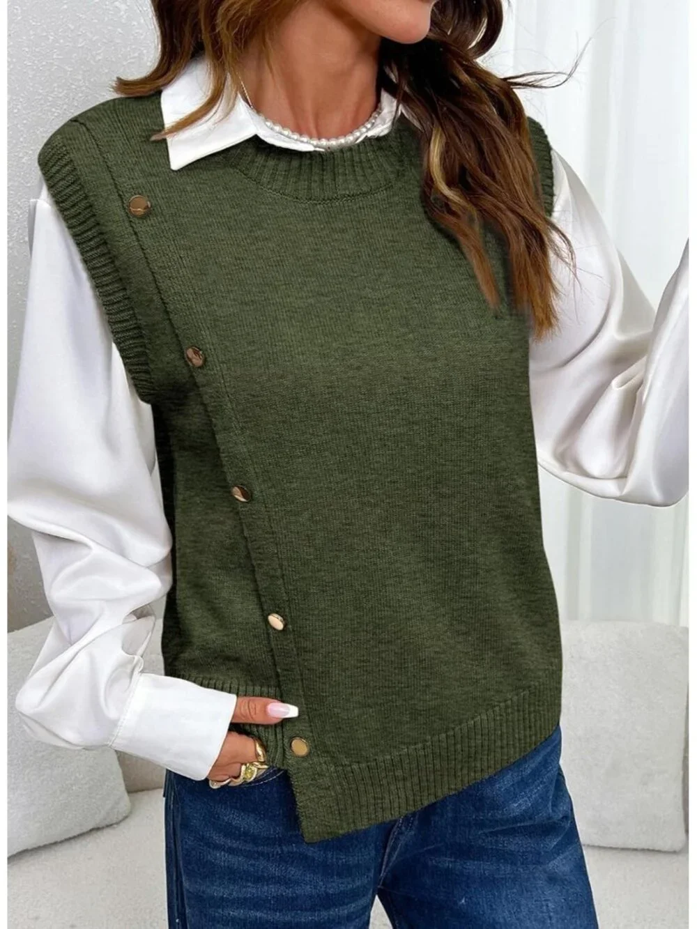 Women's Leaf Green Sleeveless Round Neck Casual Button Decoration Sweater Vest